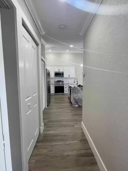 Alluring Luxury Oasis, Modern Comfort & Relaxation Wellington Extérieur photo