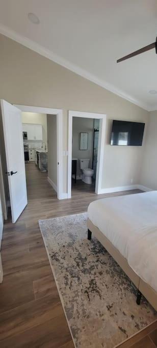 Alluring Luxury Oasis, Modern Comfort & Relaxation Wellington Extérieur photo