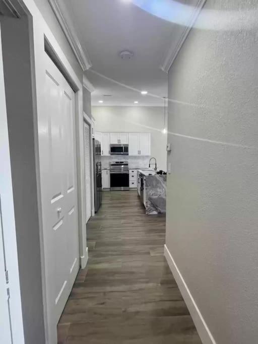 Alluring Luxury Oasis, Modern Comfort & Relaxation Wellington Extérieur photo