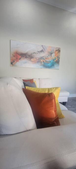 Alluring Luxury Oasis, Modern Comfort & Relaxation Wellington Extérieur photo